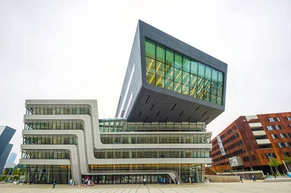 Οικονομικό Πανεπιστήμιο Βιέννης Σχεδιάστηκε Από Την Zaha Hadid Στη Βιέννη — Φωτογραφία Αρχείου