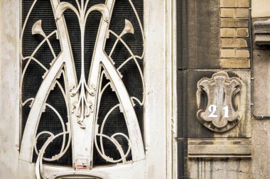 Belçika, Brüksel 'de bir sanat eserinin giriş kapısı..