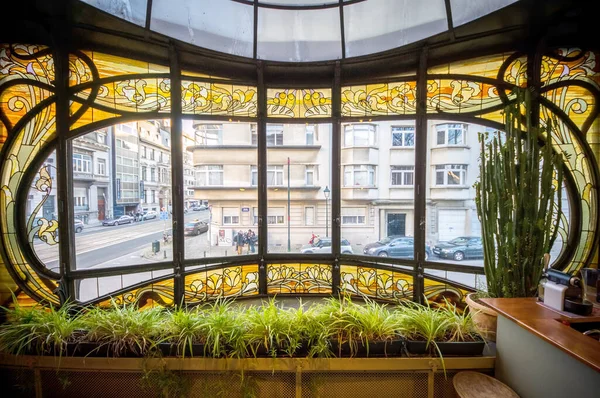 Belçika, Brüksel 'de Art Nouveau. Göğüs penceresi çerçevesi.