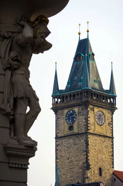 Torre Con Reloj Plaza Ciudad Vieja Con Estatua Primer Plano — Foto de Stock