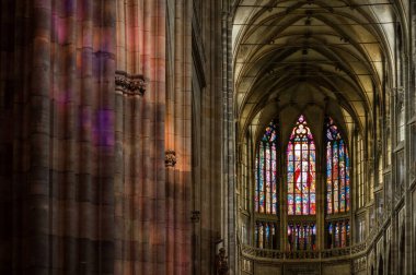 Prag 'daki St. Vitus Katedrali' nin içi.