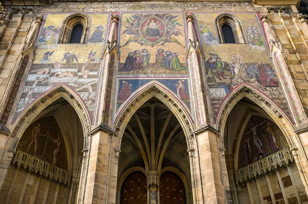 Exterior Catedral São Vito Praga Porta Entrada Gótica Com Mosaicos — Fotografia de Stock