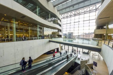 Danimarka, Kopenhag 'daki Kara Elmas binasının içi.