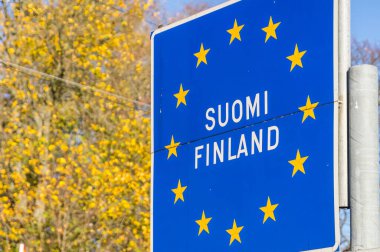 Finlandiya 'nın Turku, Finlandiya ve Avrupa Birliği' nde yıldızlı mavi sınır işareti