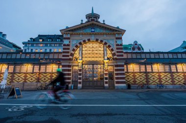 Finlandiya, Helsinki 'de geceleri Vanha kauppahalli marketi