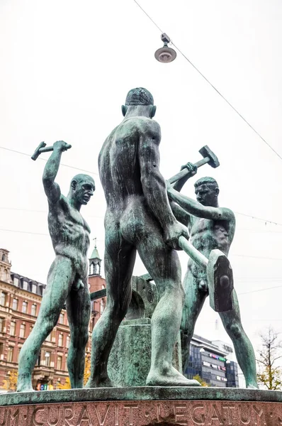 Statua Bronzo Tre Fabbri Balcanici Helsinki Finlandia — Foto Stock