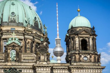 Berlin, Almanya 'da televizyon kulesi olan Berlin Katedrali