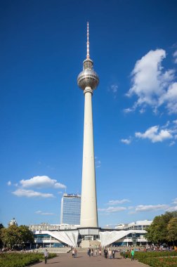 Berlin, Almanya 'daki Berlinli Fernsehturm TV kulesi