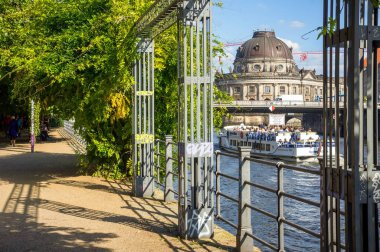 Berlin, Almanya 'da nehir bulunan Müze Adası yuvarlak binası