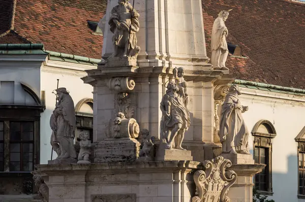 Macaristan Budapeşte Deki Matthias Kilisesi Nin Yanında Heykelleri Olan Barok — Stok fotoğraf