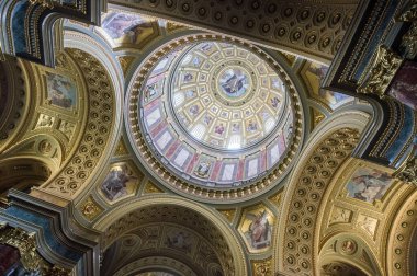 Macaristan 'ın Budapeşte kentindeki St. Stephens Bazilikası' nın içi.