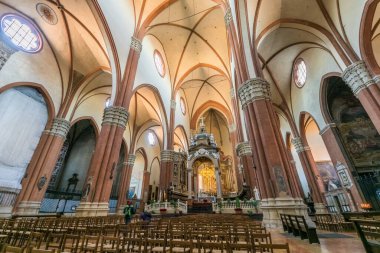 İtalya, Bologna 'daki Basilica di San Petronio' nun iç kesimi.