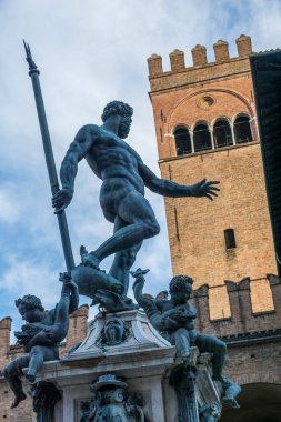 İtalya 'nın Bologna kentindeki Piazza del Nettuno' da Neptün Heykeli
