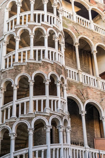 Eine Komplizierte Treppe Venedig Italien — Stockfoto