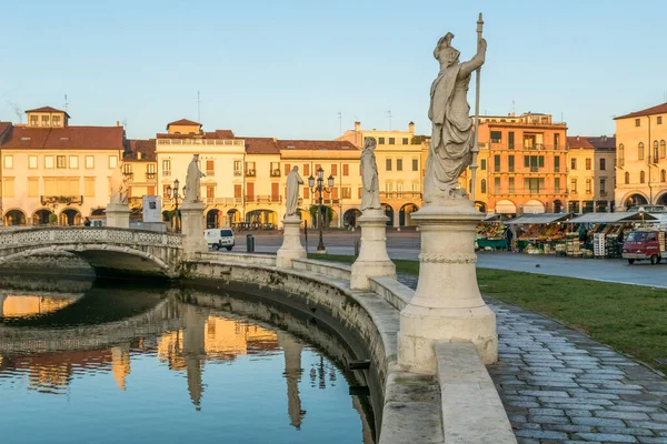 Talya Nın Padova Kentindeki Prato Della Valle Meydanı Ndaki Heykeller — Stok fotoğraf