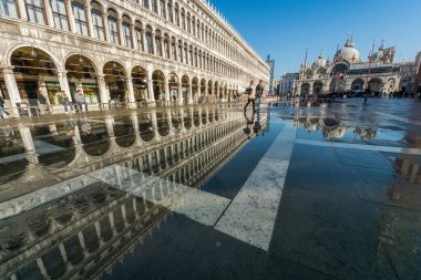 İtalya, Venedik 'te San Marco Meydanı sular altında kaldı