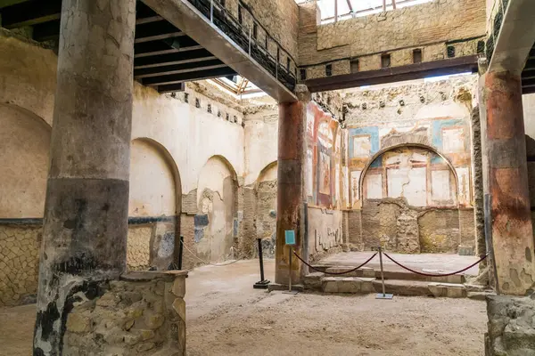 İtalya 'nın Herculaneum kentindeki harabelerde iyi korunmuş bir Roma evi.
