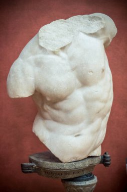 Floransa, İtalya 'daki Uffizi Galerisinde antik Yunan gövdesi