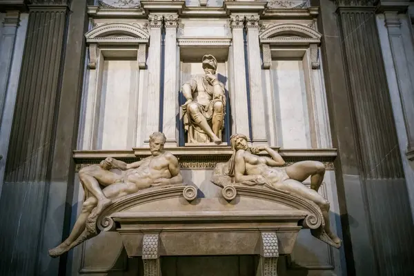 Гробница Лоренцо Медичи Микеланджело Sagrestia Nuova Флоренции Италия — стоковое фото