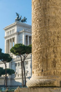 Trajan sütunu ve İtalya 'da Victor Emmanuel Anıtı 2.