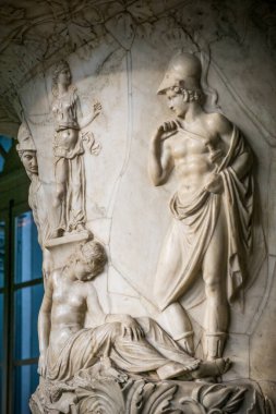 İtalya 'nın Floransa kentindeki Uffizi Galerisi' ndeki antik bir Yunan heykelinin detayları