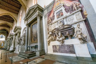 Santa Croce Bazilikası 'nın içinde Floransa, İtalya' da Michelangelo 'nun mezarı var.