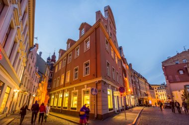 Eski Riga, Letonya 'da sokak manzarası