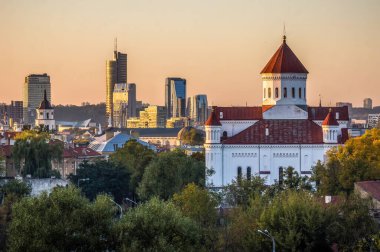 Litvanya 'daki eski ve modern Vilnius manzarası
