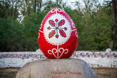 Ukrayna, Zaporizhia 'daki Khorytsia adasında geleneksel yumurta heykeli
