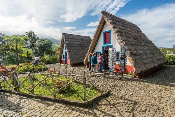Portekiz 'in Madeira Adası' ndaki Santana köyünün geleneksel evi