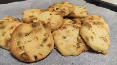 Home made sweet biscuits with pistachio
