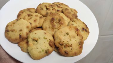 Home made sweet biscuits with pistachio