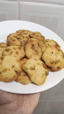 Home made sweet biscuits with pistachio