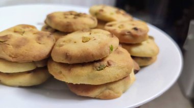 Home made sweet biscuits with pistachio
