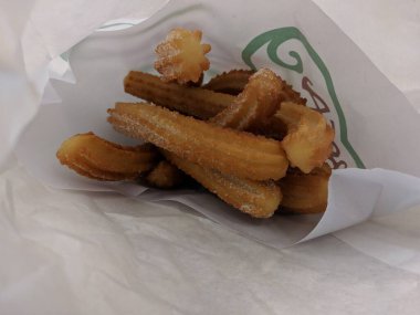 Geleneksel İspanyol tatlısı, şekerli ve çikolatalı.