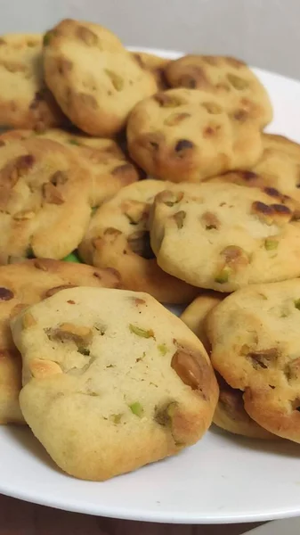 Home made sweet biscuits with pistachio