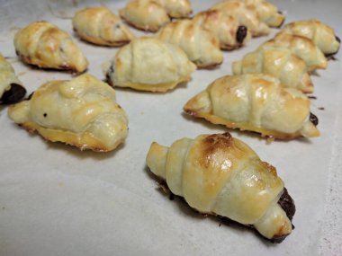 Ev yapımı puf böreği (fırında kruvasan))