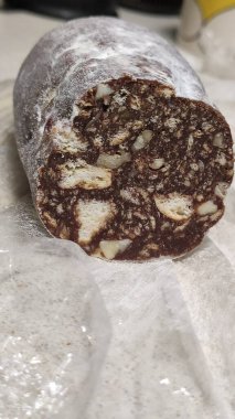 Ev yapımı çikolatalı kurabiye.