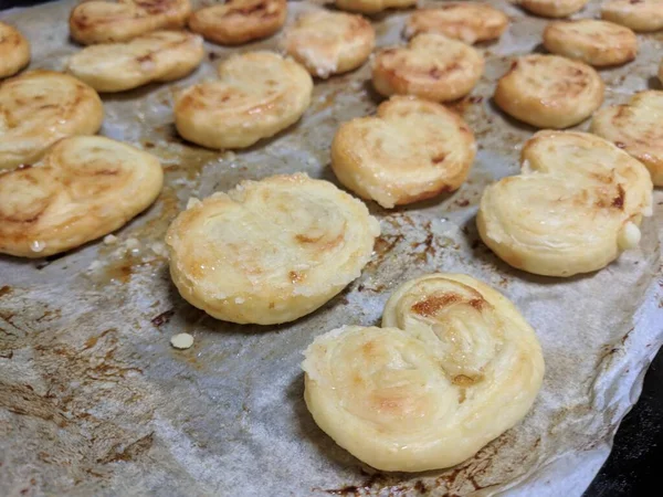 Pastelería Doméstica Hojaldre Croissants Horno —  Fotos de Stock