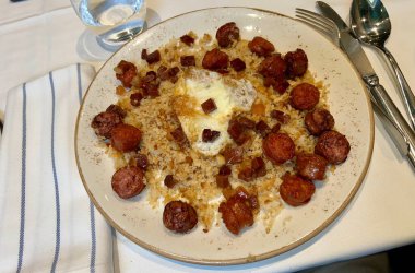 Migas kızarmış yumurta ile