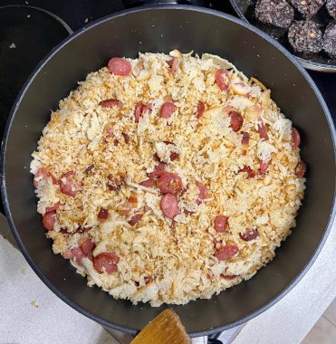 Migas kızarmış yumurta ile