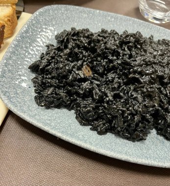 Kremalı Kalamar Mürekkebi Risotto..