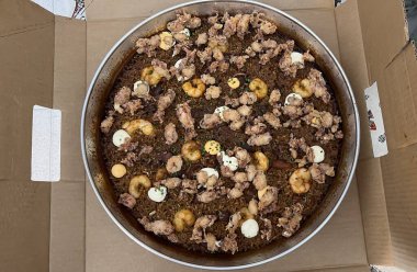 Tipik İspanyol paella pilav, balık ve deniz ürünlerinden oluşur.