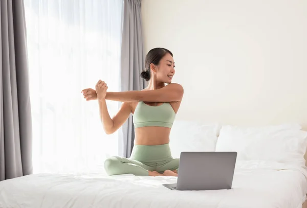 Woman Sitting White Bed Stretching Her Arm Side Stretching Muscles — Stock Photo, Image