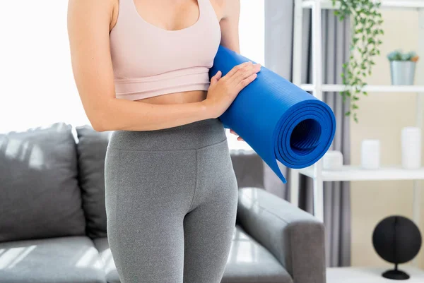 Woman Wearing Sportswear Holding Yoga Fitness Mat Work Out While — Stock Photo, Image