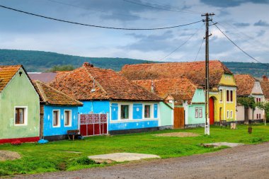 Romanya 'nın Transilvanya kentindeki tipik bir Saksonya köyü olan Viscri (Deutsch Weisskirch)