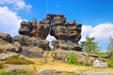 Zittau Dağları 'ndaki Toepfer Dağı, bahar