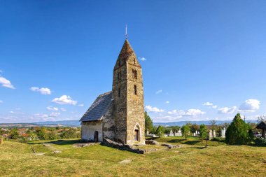 Romanya 'nın Hunedoara kenti Strei' deki Roma taş kilisesi Adormirea Maicii Domnului