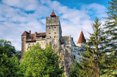 Romanya 'nın Brasov kenti yakınlarındaki eski ünlü Bran şatosu
