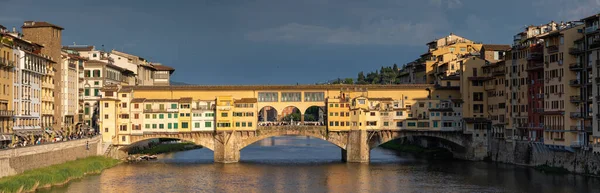 Ortaçağ Ponte Vecchio Panoraması Akşam Işığında Floransa Toskana Talya — Stok fotoğraf